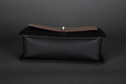LOLO CHATENAY
Small handbag in anthracite-black...