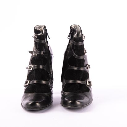 Lot including a pair of FREELANCE heeled...