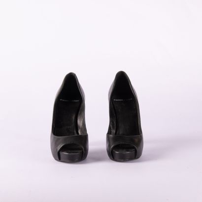 Lot of four pairs of black pumps. 1/ BRUNO...