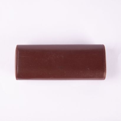 CARTIER, Must
Glasses case in burgundy leather
7...