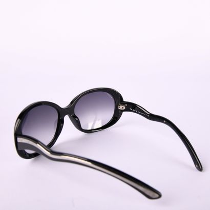 PRADA
Sunglasses, in a case