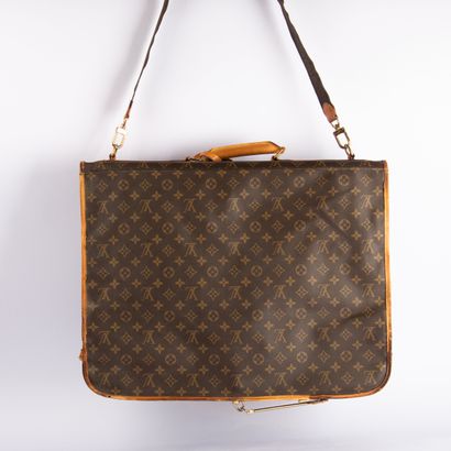LOUIS VUITTON
Garment travel bag in Monogram...