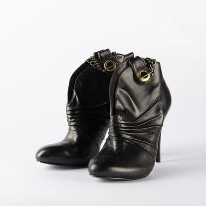 GUESS. Pair of black leather ankle boots,...