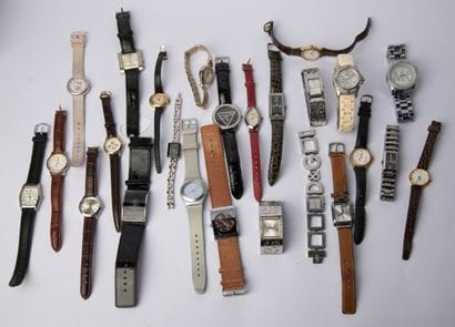 LOT of women's wristwatches, various brands...