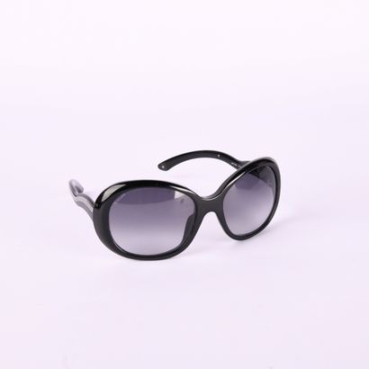 PRADA
Sunglasses, in a case