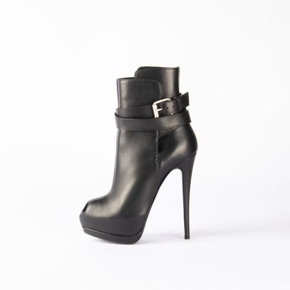 GIUSEPPE ZANOTTI. Pair of ankle boots in...
