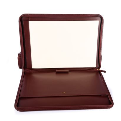 CARTIER, Must
Bordeaux leather notepad holder
25...