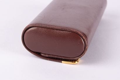 CARTIER, Must
Glasses case in burgundy leather
7...
