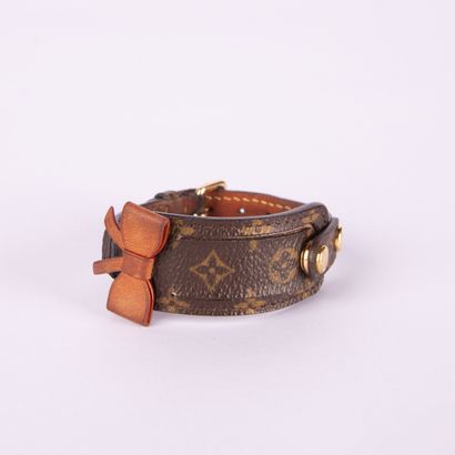 LOUIS VUITTON
Monogram canvas bracelet
Length:...