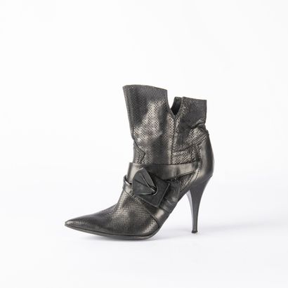 Lot including two pairs of boots and one...