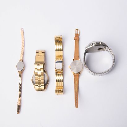 Lot of 5 wristwatches including: 
- TISSOT...