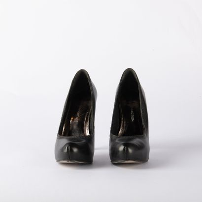 Lot of four pairs of black pumps. 1/ BRUNO...