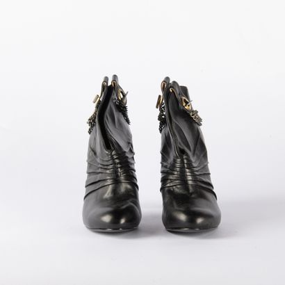 GUESS. Pair of black leather ankle boots,...