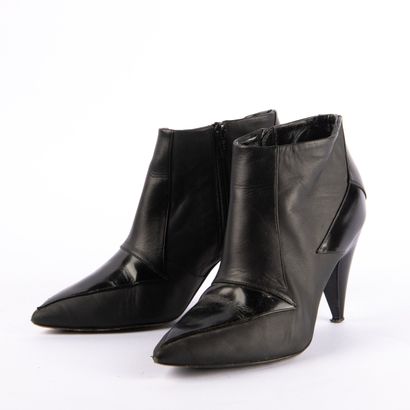 Lot including a pair of FREELANCE heeled...