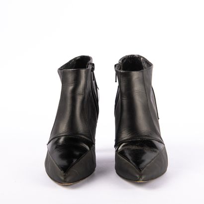 Lot including a pair of FREELANCE heeled...