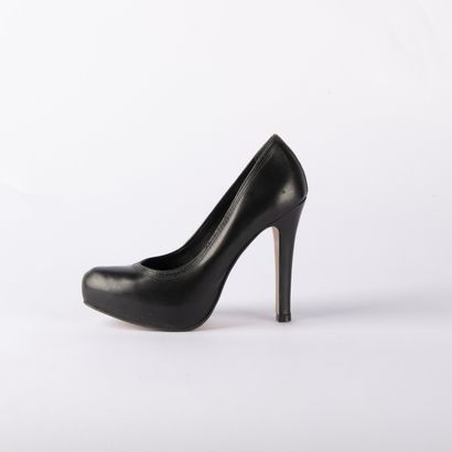Lot of four pairs of black pumps. 1/ BRUNO...