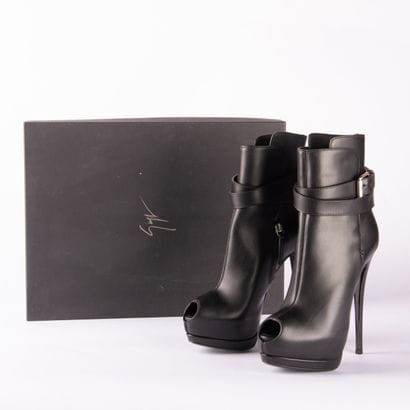 GIUSEPPE ZANOTTI. Pair of ankle boots in...