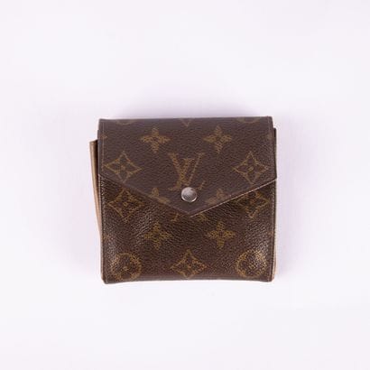 LOUIS VUITTON
Monogram canvas wallet
11 x...