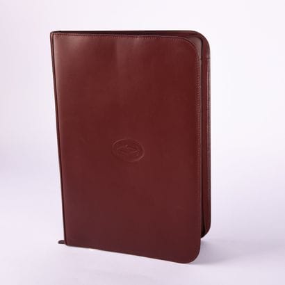 CARTIER, Must
Bordeaux leather notepad holder
25...