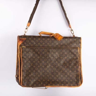LOUIS VUITTON
Garment travel bag in Monogram...