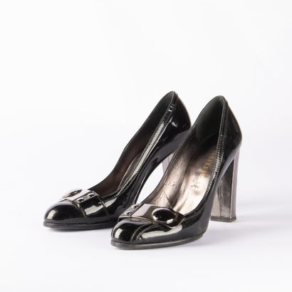 Lot of four pairs of black pumps. 1/ BRUNO...