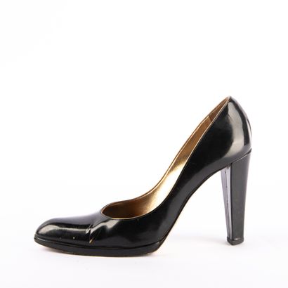 Lot including a pair of FREELANCE heeled...