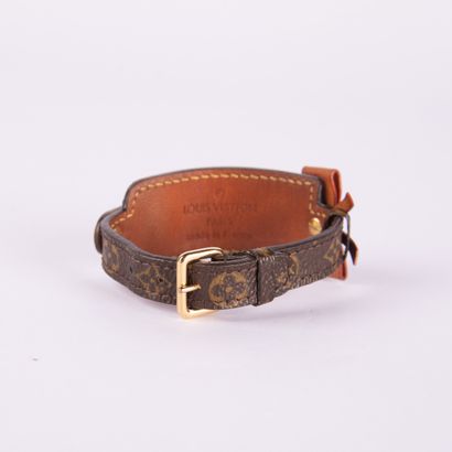 LOUIS VUITTON
Monogram canvas bracelet
Length:...