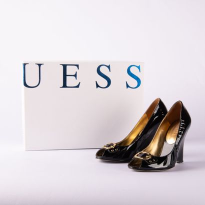 Lot of four pairs of black pumps. 1/ BRUNO...