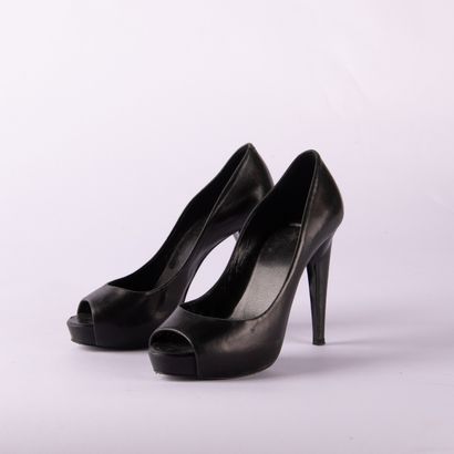 Lot of four pairs of black pumps. 1/ BRUNO...