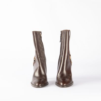 LOUIS VUITTON. Pair of ankle boots in chocolate...
