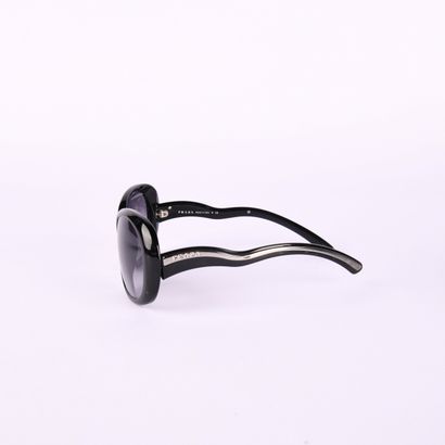 PRADA
Sunglasses, in a case