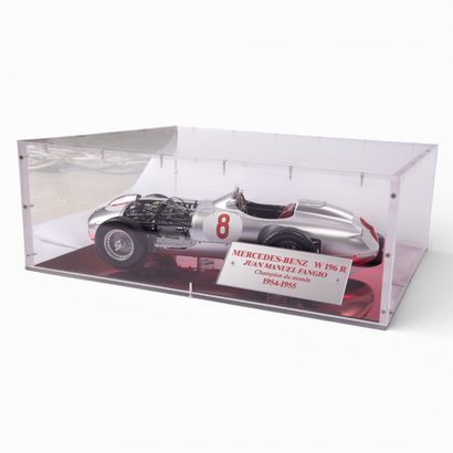 Maquette Mercedes-Benz W196 R capot ouvert...