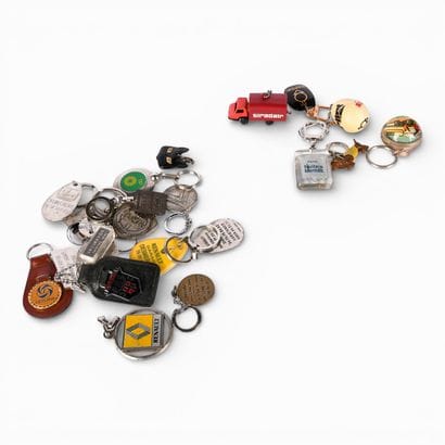 Lot of approx. 20 key rings including 6 Berliet...