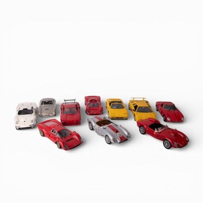 Lot de 10 voitures de sport miniatures échelle...