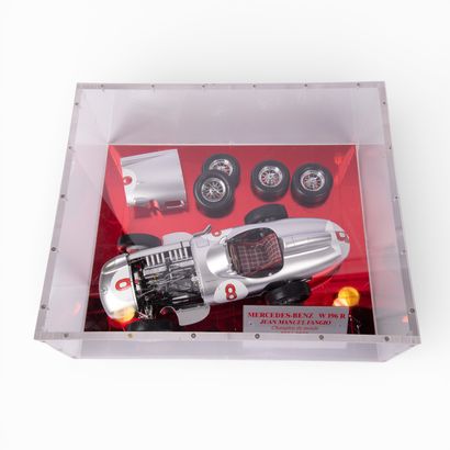 Maquette Mercedes-Benz W196 R capot ouvert...