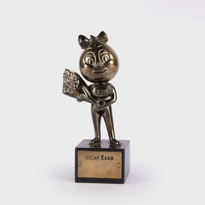 ESSO, Oscar
Rare trophée en bronze représentant...