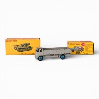 DINKY TOYS
Set of 3 miniature vehicles including...