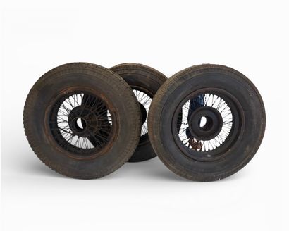 3 spoked wheels for ROLLS ROYCE with tires
Rim...