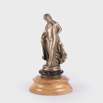 E. FANIN , vers 1920
Femme drapée
Imposante...