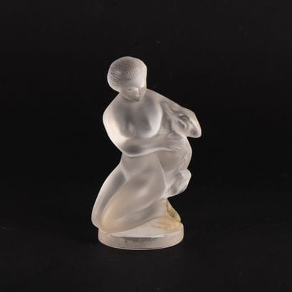 LALIQUE France
Femme au cygne
Femme à l'agneau
Deux...