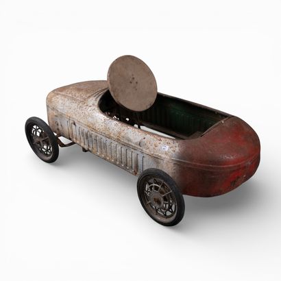 Red lacquered sheet metal Ferrari-type pedal-powered...
