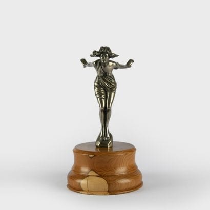 H. LEJEUNE, vers 1900
Nymphe de la vitesse...