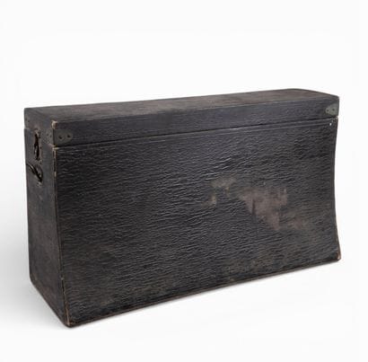 Wooden-core car trunk, tarred canvas with...