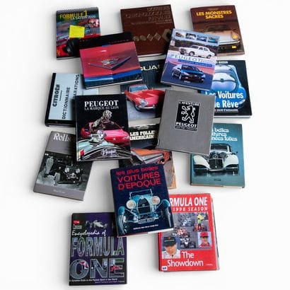 Lot de 17 ouvrages sur le thème de l'automobile...