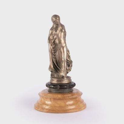 E. FANIN , vers 1920
Femme drapée
Imposante...