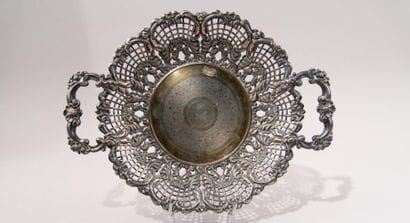 Corbeille en métal anciennement argenté ajouré...