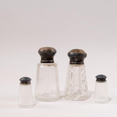 Paire de saupoudroirs en cristal monture...