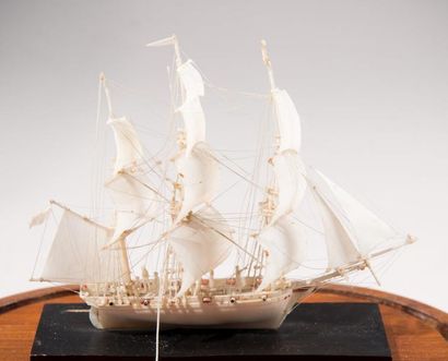 Maquette en ivoire de Dieppe, frégate armée...