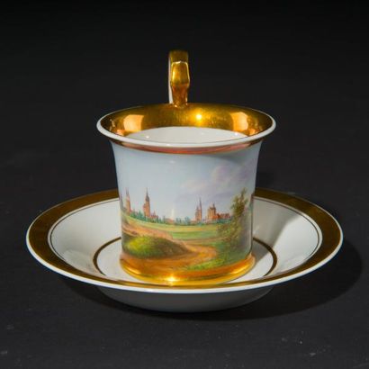 Tasse et sous-tasse en porcelaine dure à...