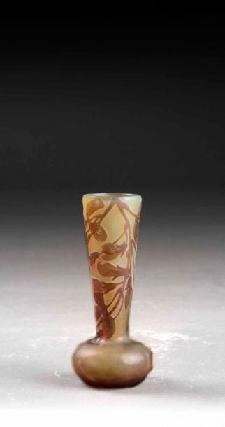 Emile GALLE (1846 - 1904)
Vase à col évasé...